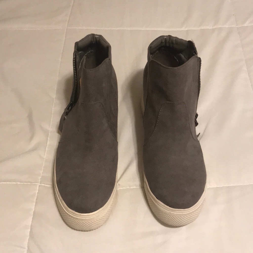 Women’s Universal Thread Cindy Gray Wedge Sneakers